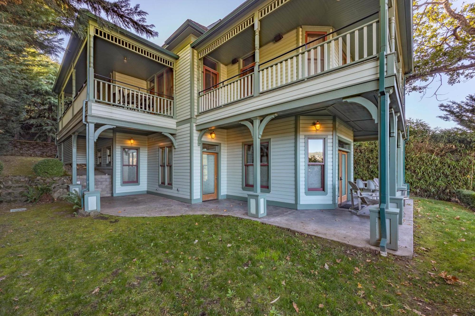 Вілла Historic Hood River Retreat With Stunning Gorge Views - Roe Parker House Екстер'єр фото