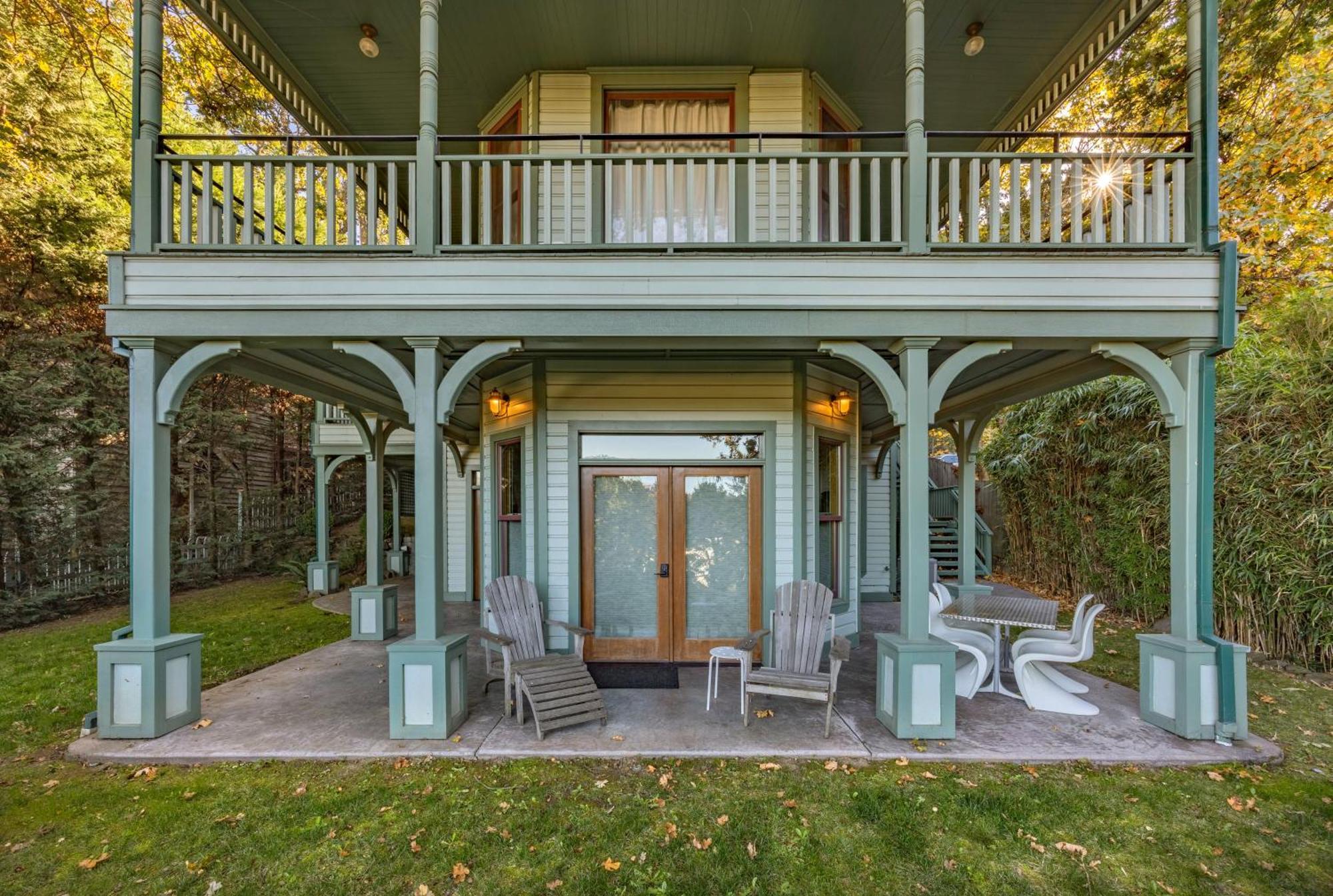 Вілла Historic Hood River Retreat With Stunning Gorge Views - Roe Parker House Екстер'єр фото