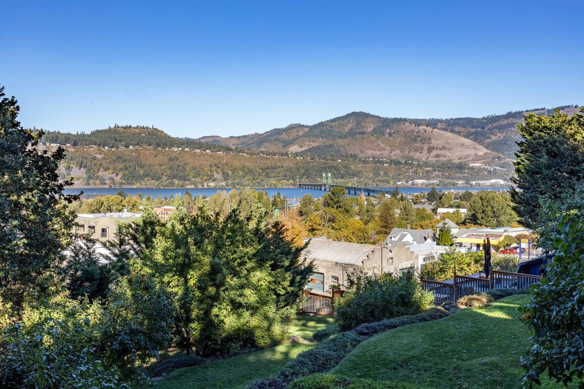 Вілла Historic Hood River Retreat With Stunning Gorge Views - Roe Parker House Екстер'єр фото